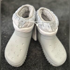 CROCS classic neo puff shorty boot